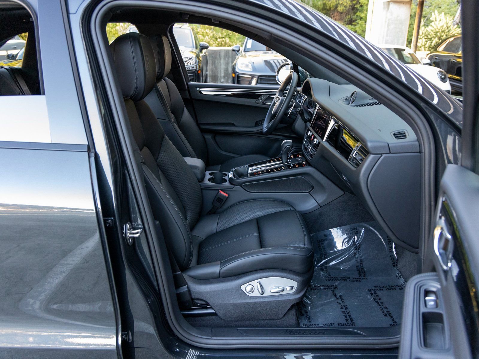 Certified 2025 Porsche Macan image 54