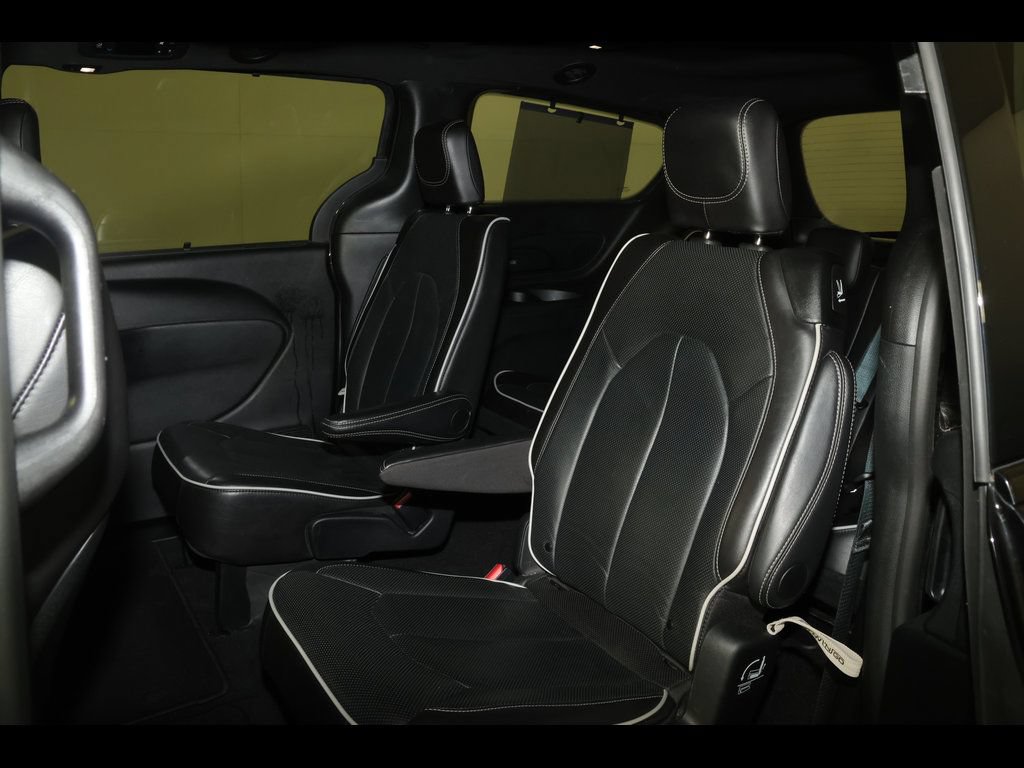 Used 2025 Chrysler Pacifica Limited FWD image 29
