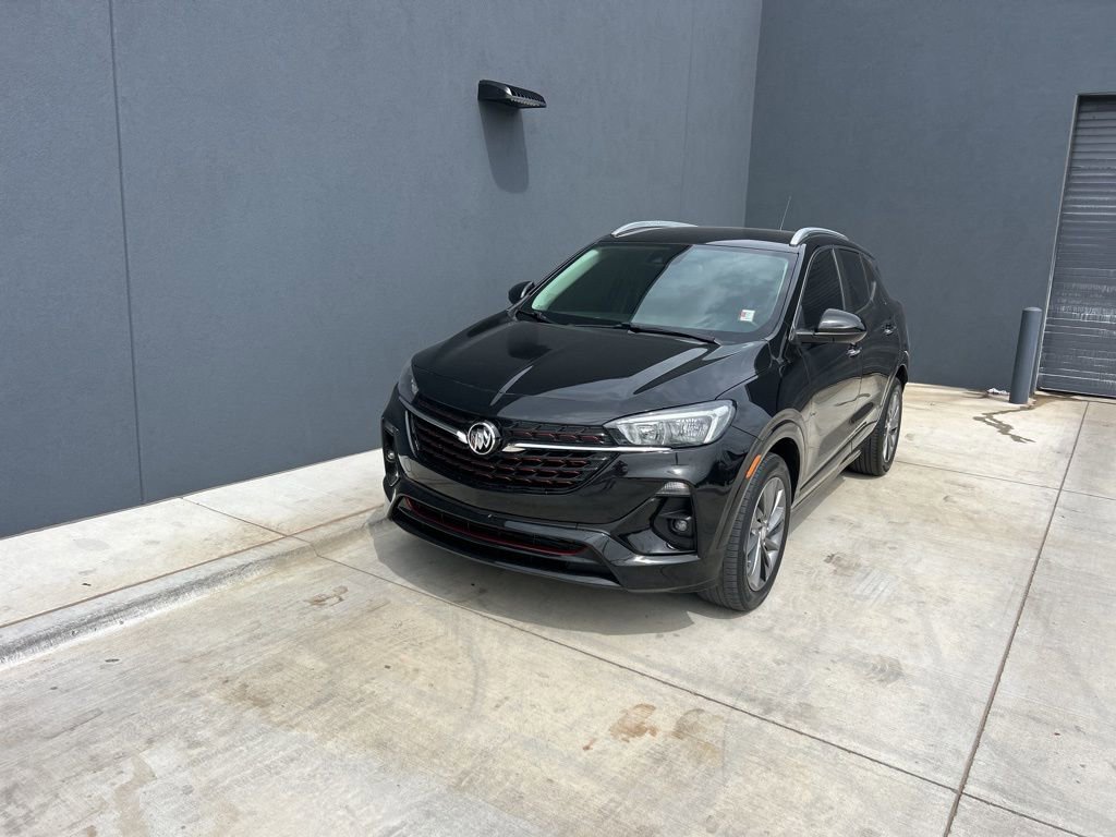 Used 2022 Buick Encore GX Select w/ Sport Touring Package FWD image 2