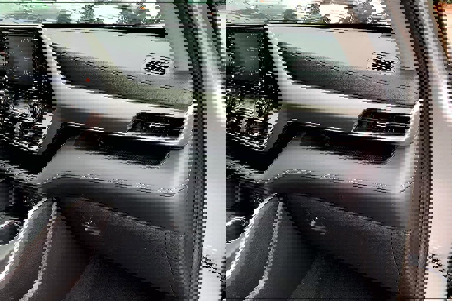 Used 2021 Toyota Highlander XLE image 19