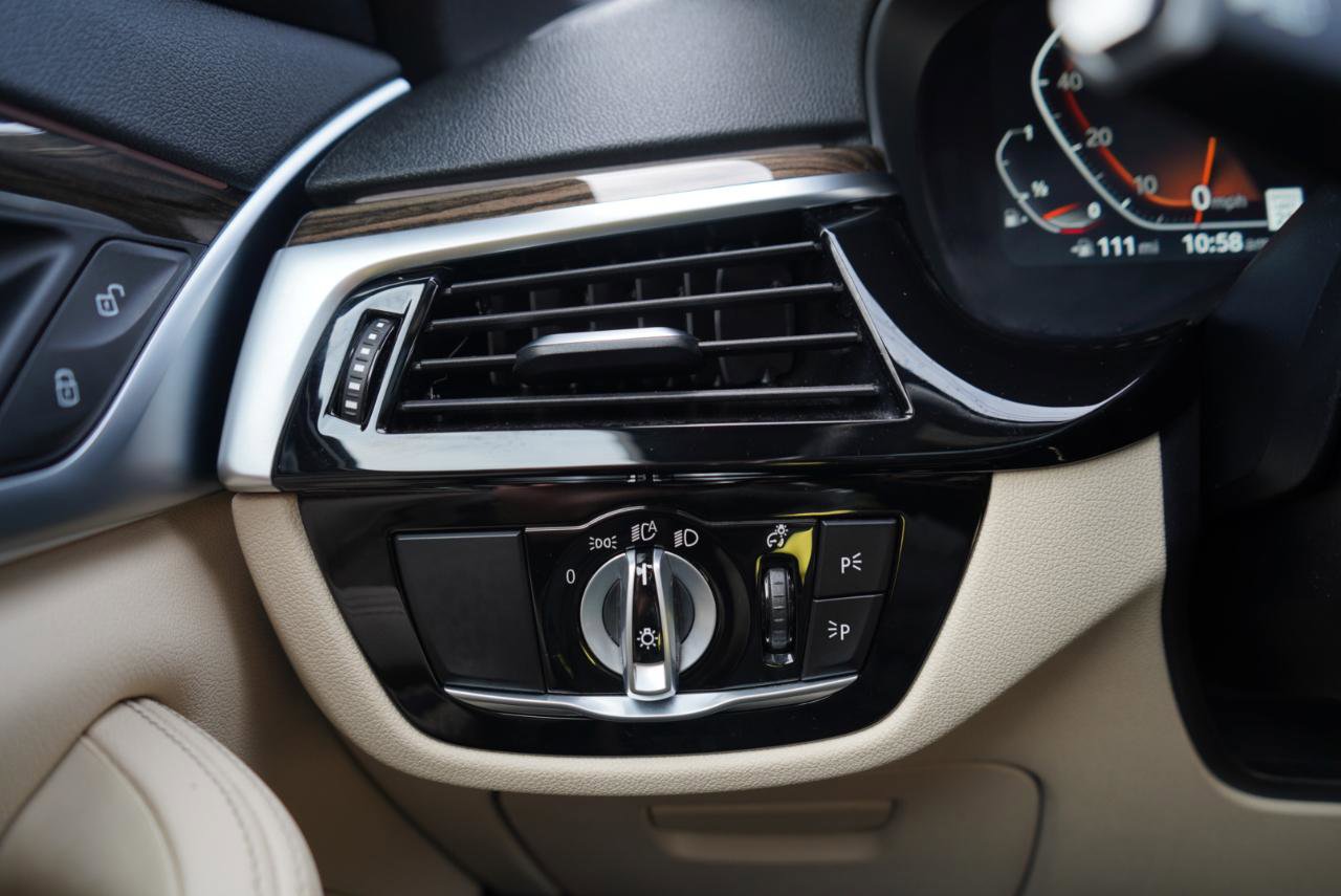 Used 2021 BMW 530i xDrive 530i xDrive Sedan w/ Convenience Package image 23