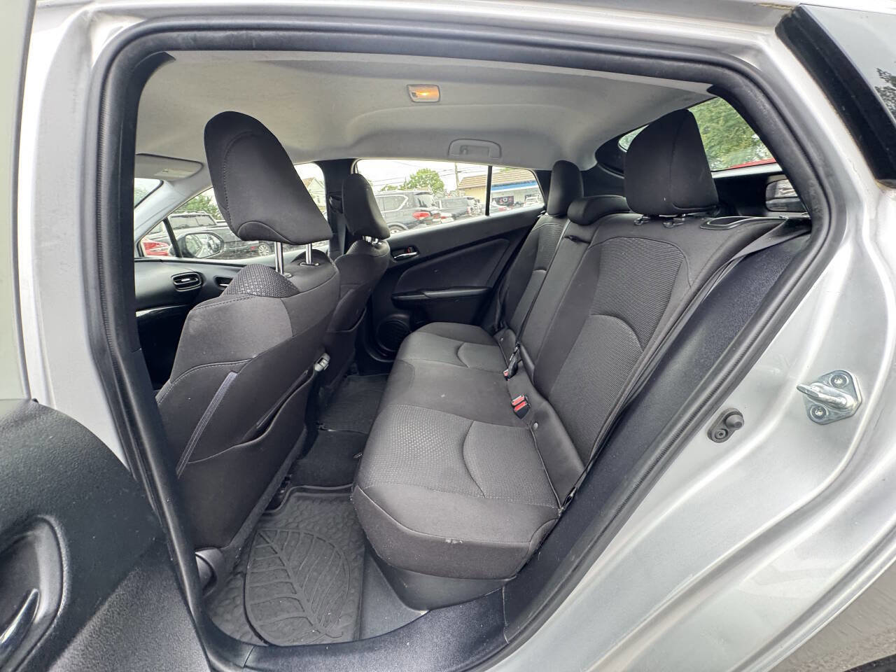 Used 2019 Toyota Prius LE AWD/4WD image 58