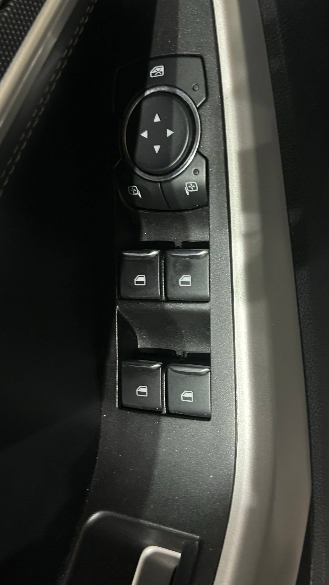 Used 2022 Ford Explorer XLT w/ Equipment Group 202A AWD/4WD image 45