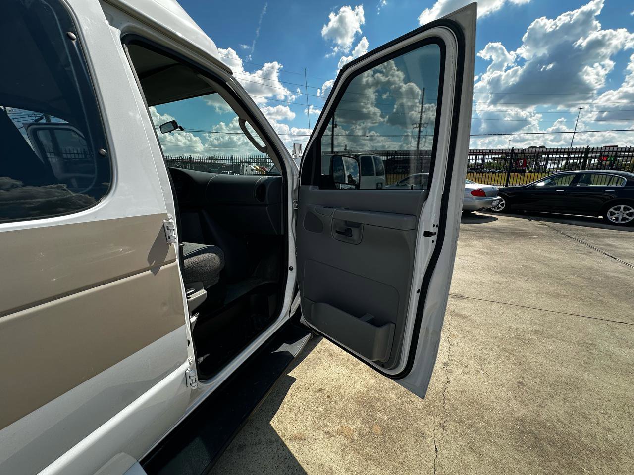 Used 2004 Ford E-250 and Econoline 250 Extended RWD image 61