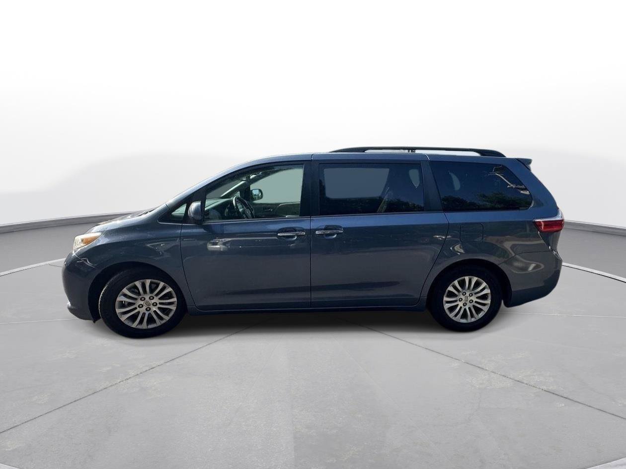 Used 2015 Toyota Sienna XLE Premium FWD image 9