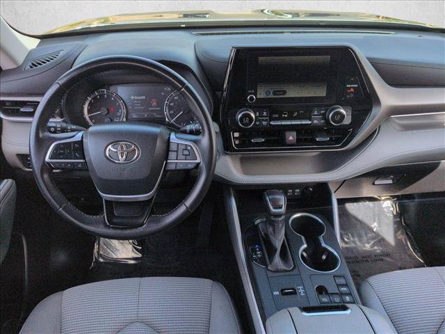 Used 2023 Toyota Highlander LE FWD image 24