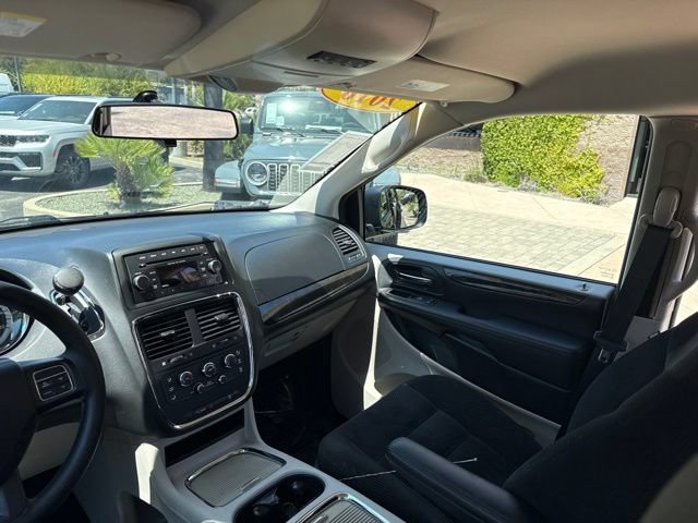 Used 2016 Dodge Grand Caravan SXT FWD image 19