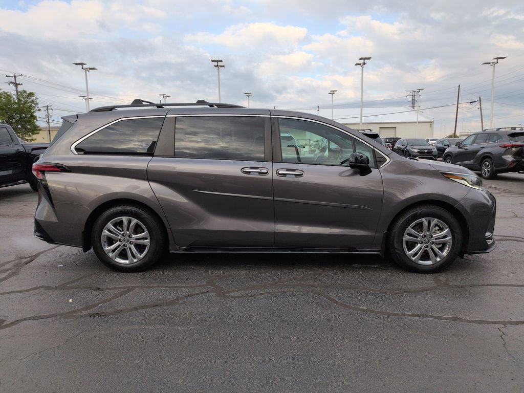 Certified 2022 Toyota Sienna XSE AWD/4WD image 6