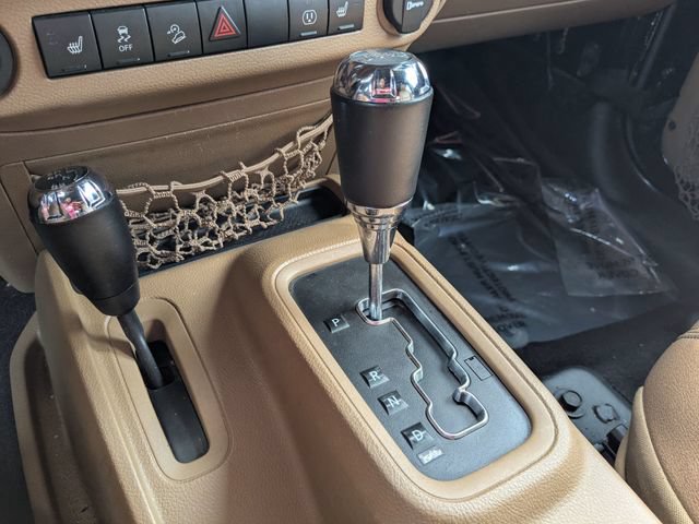Used 2016 Jeep Wrangler Unlimited Sahara w/ Connectivity Group AWD/4WD image 12