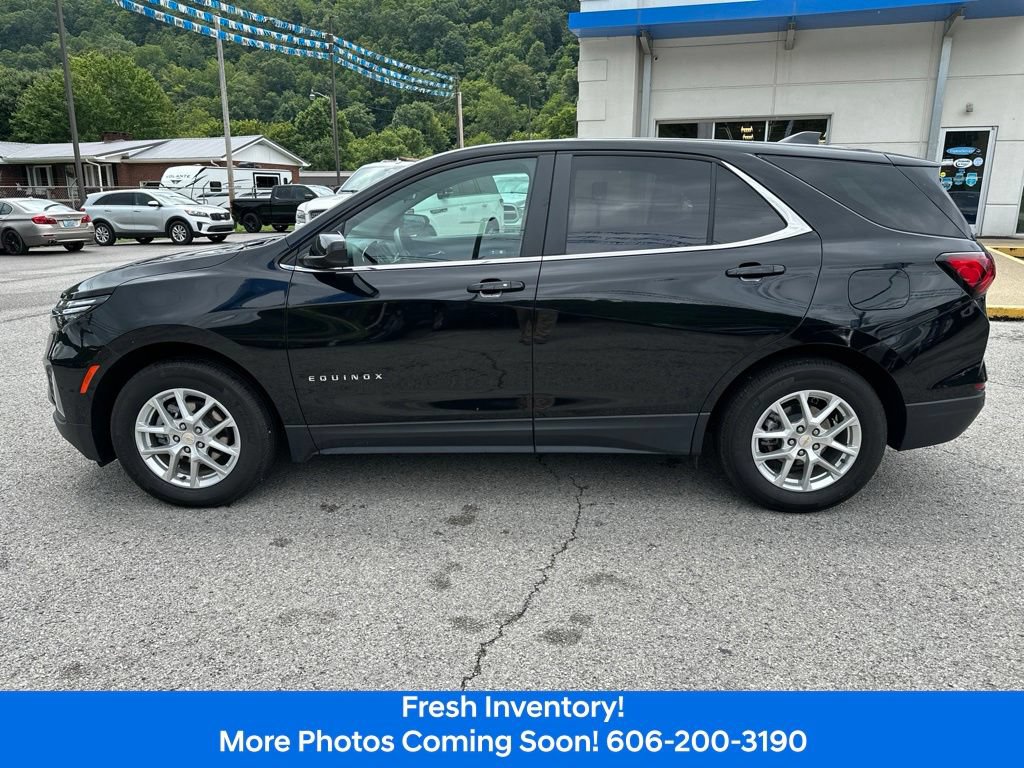 Used 2024 Chevrolet Equinox LT FWD image 2