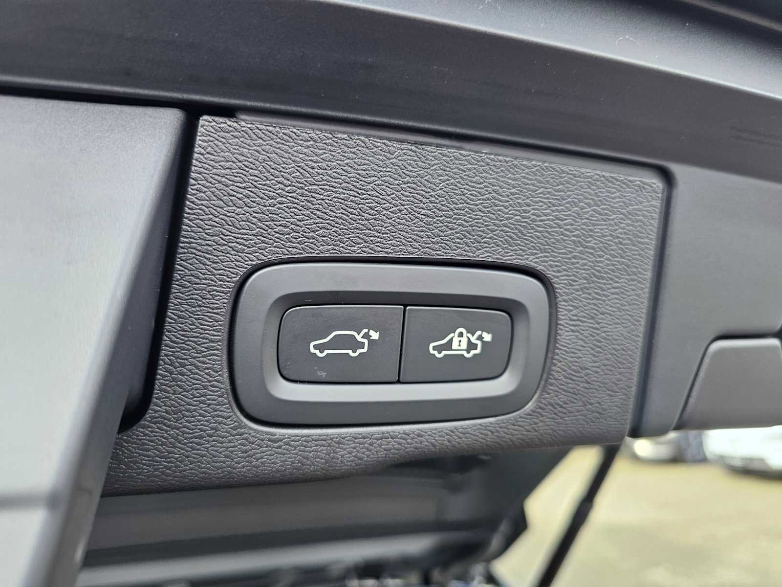 Used 2025 Volvo XC60 B5 Core w/ Climate Package image 19