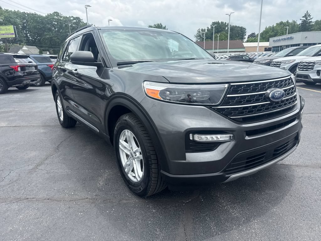 Used 2020 Ford Explorer XLT w/ Equipment Group 202A AWD/4WD image 4