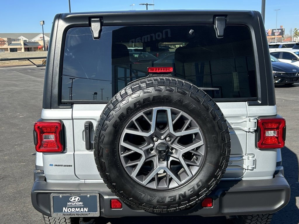 Used 2024 Jeep Wrangler Sahara image 5