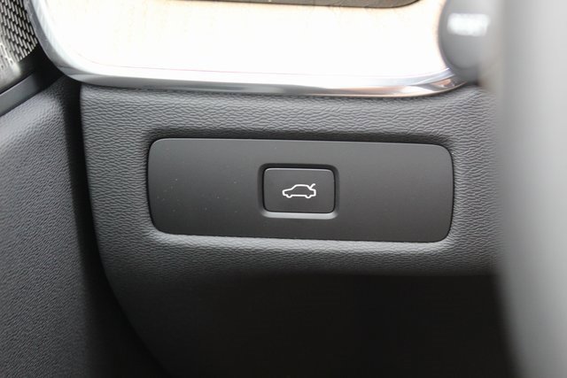 New 2026 Volvo XC60 B5 Plus w/ Protection Package Premier image 21