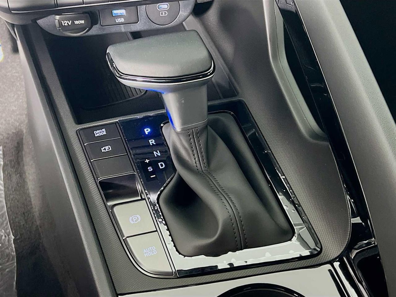 New 2025 Hyundai Elantra SEL image 13