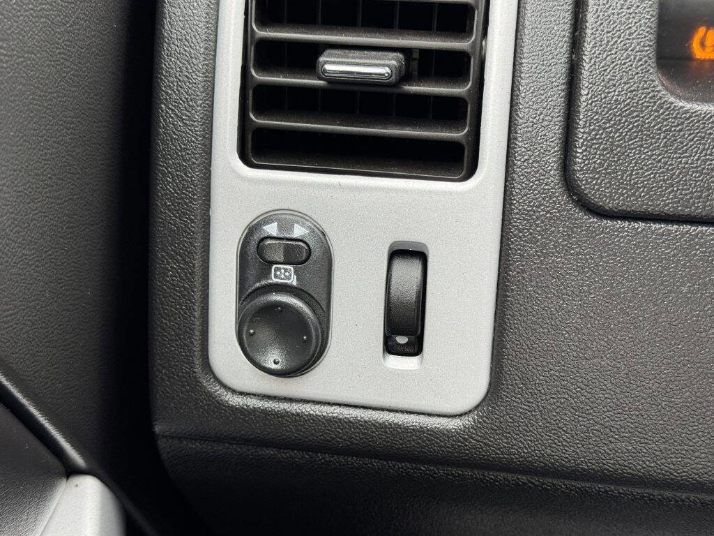 Used 2008 Pontiac Torrent 2WD w/ Preferred Package image 14