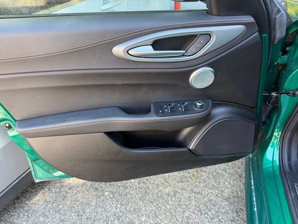 Used 2025 Alfa Romeo Giulia AWD w/ Driving Assist Package image 21