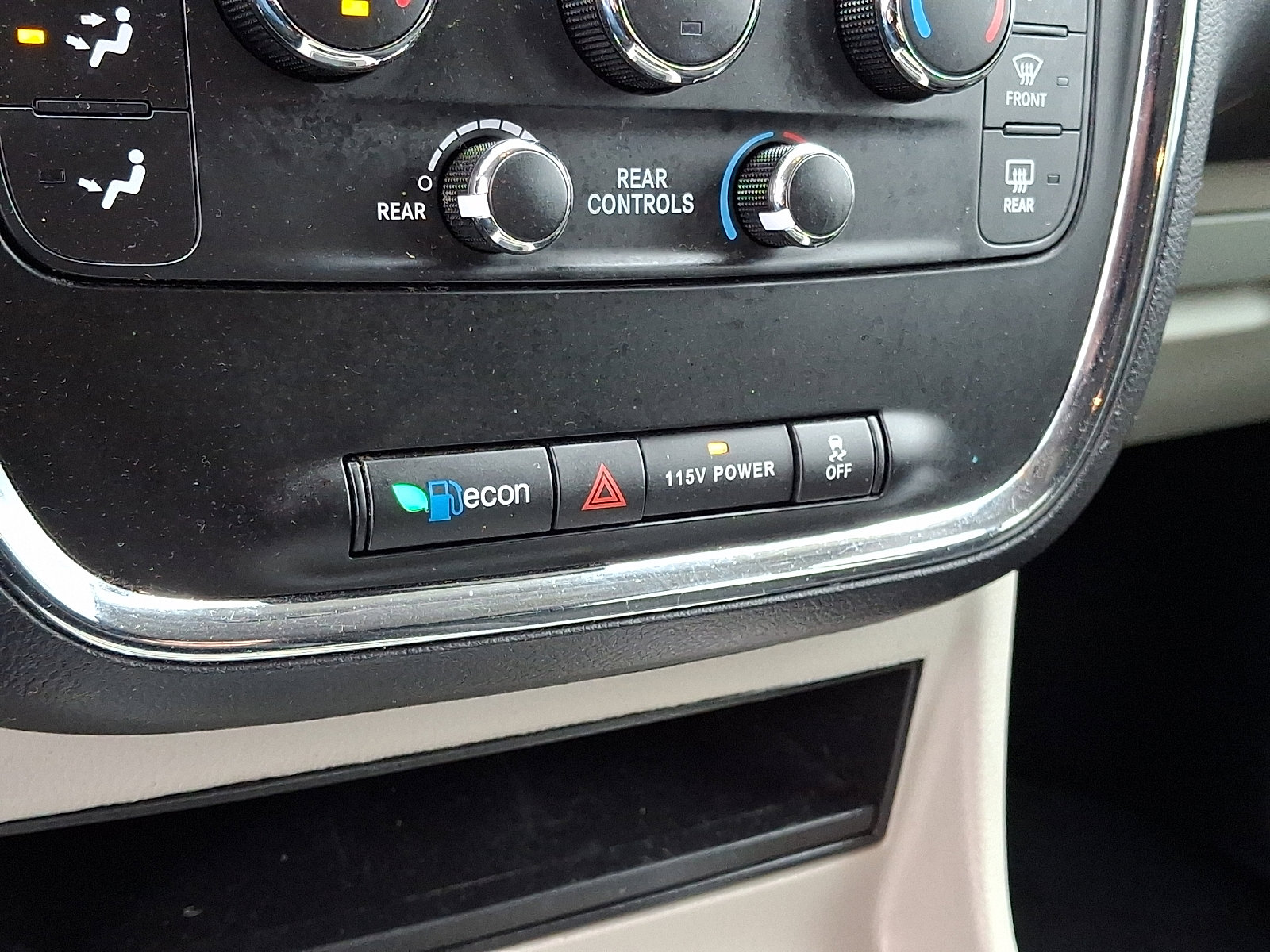 Used 2016 Dodge Grand Caravan SXT w/ Rear Park Assist Package image 25