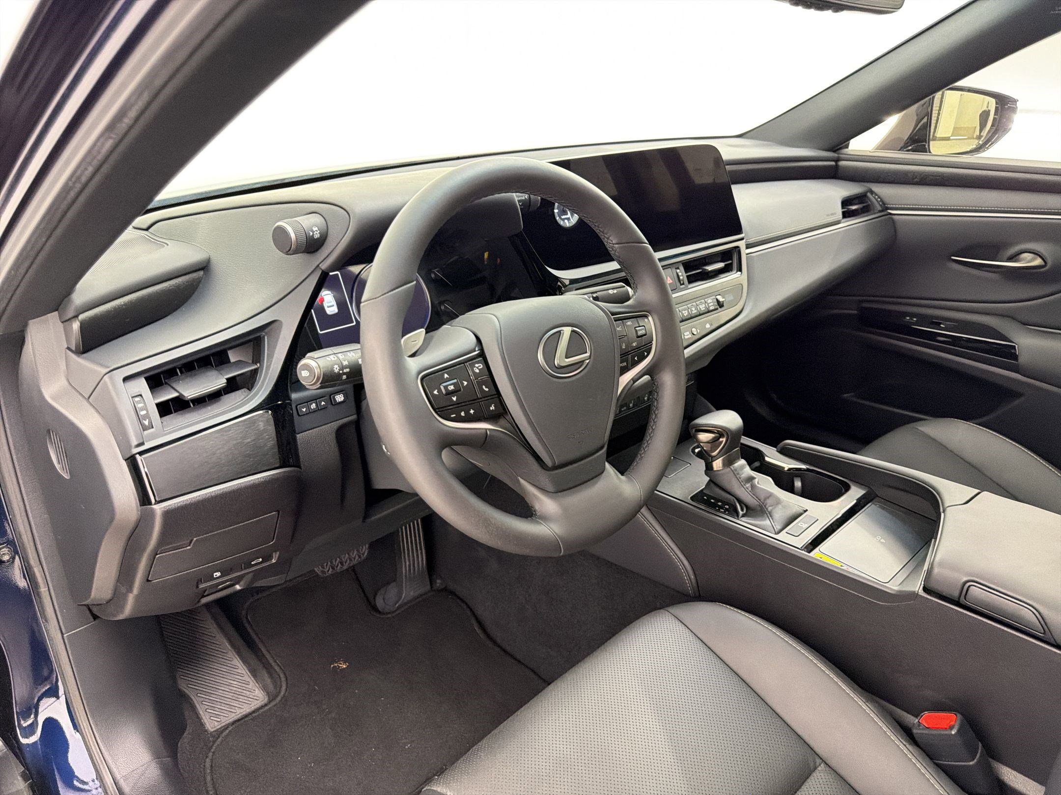 Certified 2024 Lexus ES 350 w/ Premium Package image 4