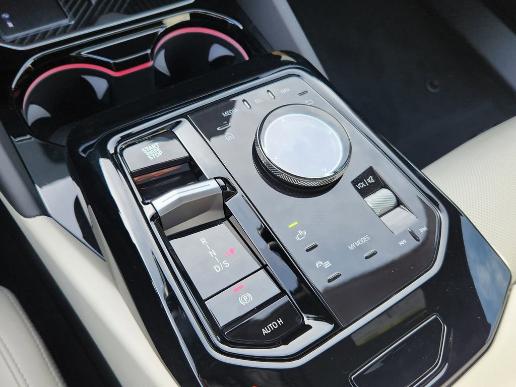 New 2026 BMW 550e xDrive image 18