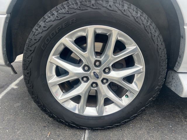 Used 2017 Ford Expedition Limited AWD/4WD image 3