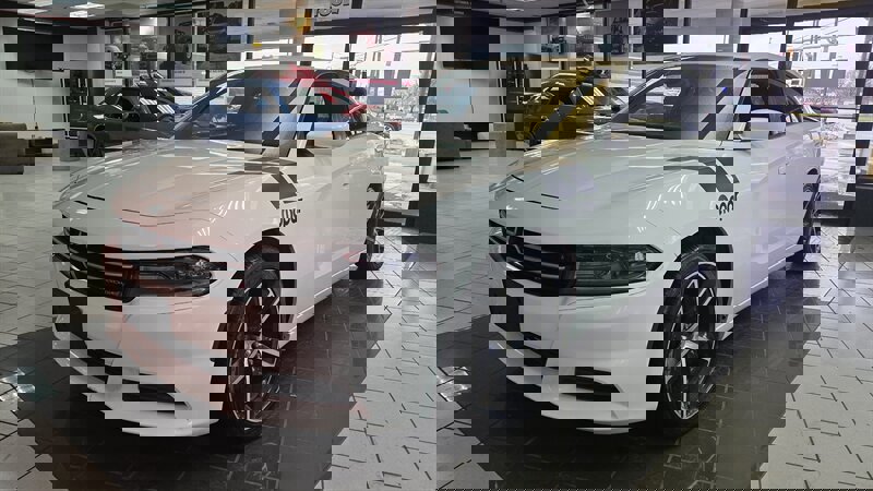 Used 2016 Dodge Charger SE w/ Sport Appearance Group image 1