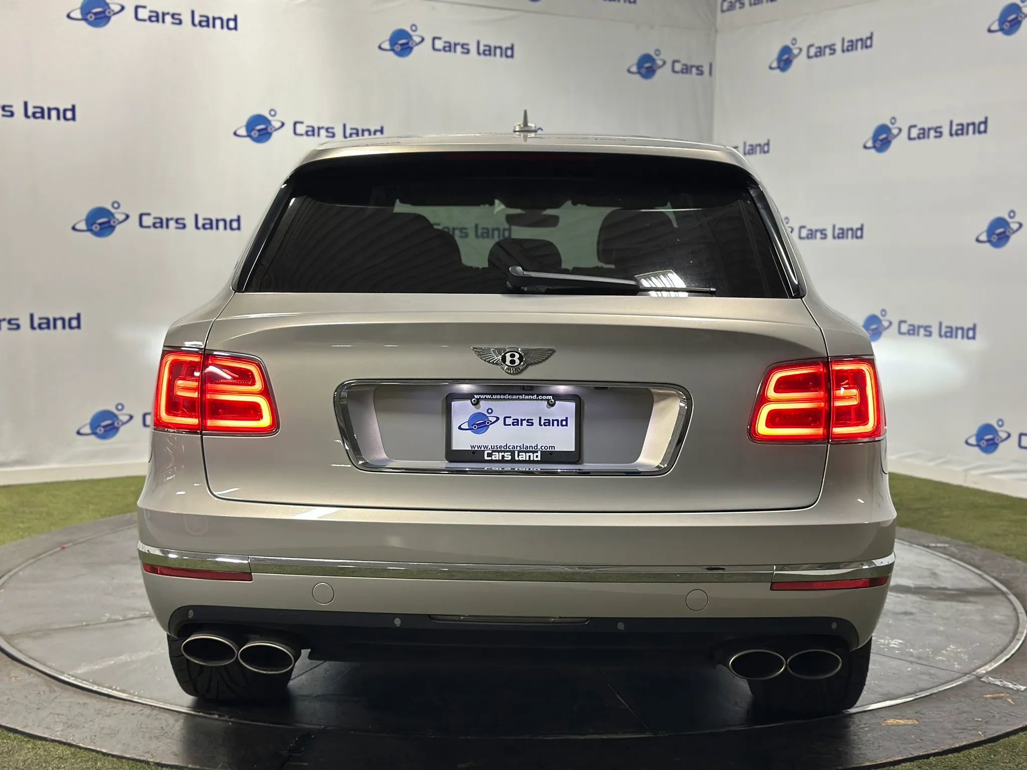 Used 2018 Bentley Bentayga AWD/4WD image 2
