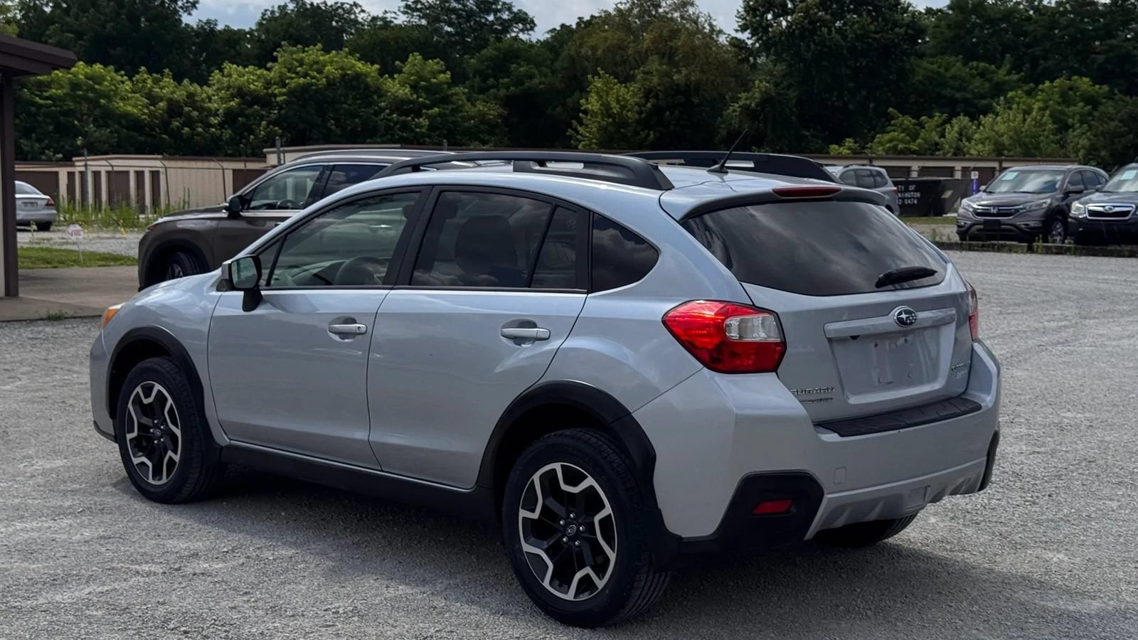 Used 2017 Subaru Crosstrek 2.0i Premium w/ Moonroof Package AWD/4WD image 10