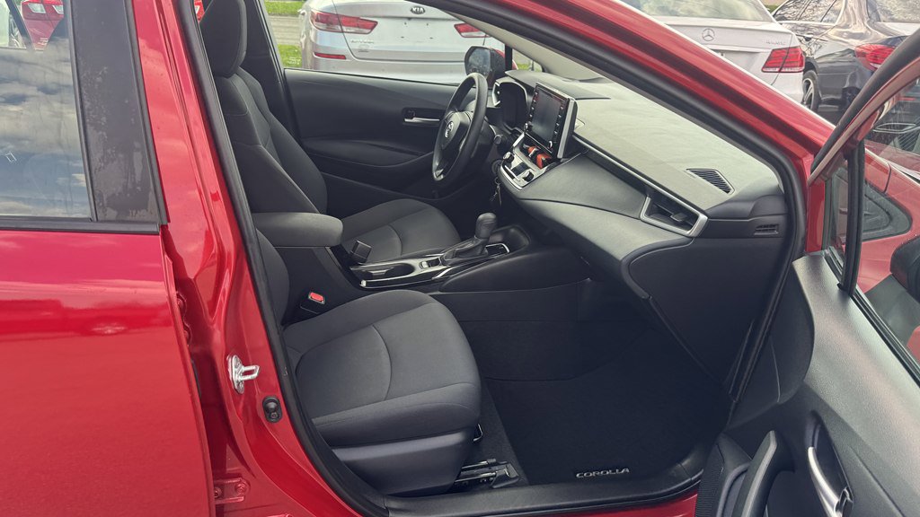 Used 2020 Toyota Corolla LE image 28