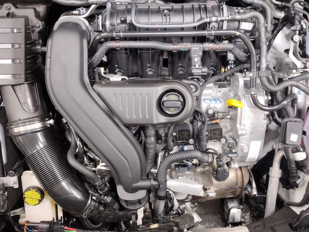 Certified 2025 Volkswagen Taos SE image 7