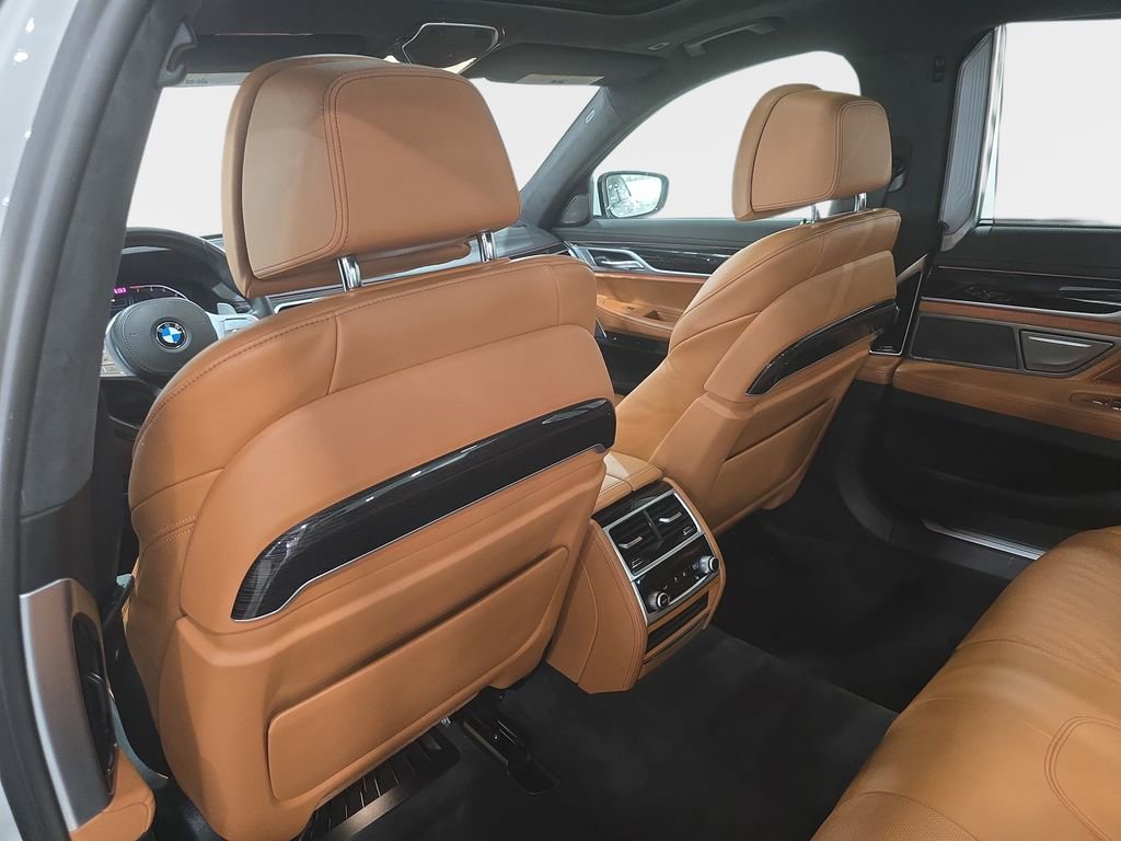 Used 2021 BMW 740i w/ M Sport Package RWD image 13