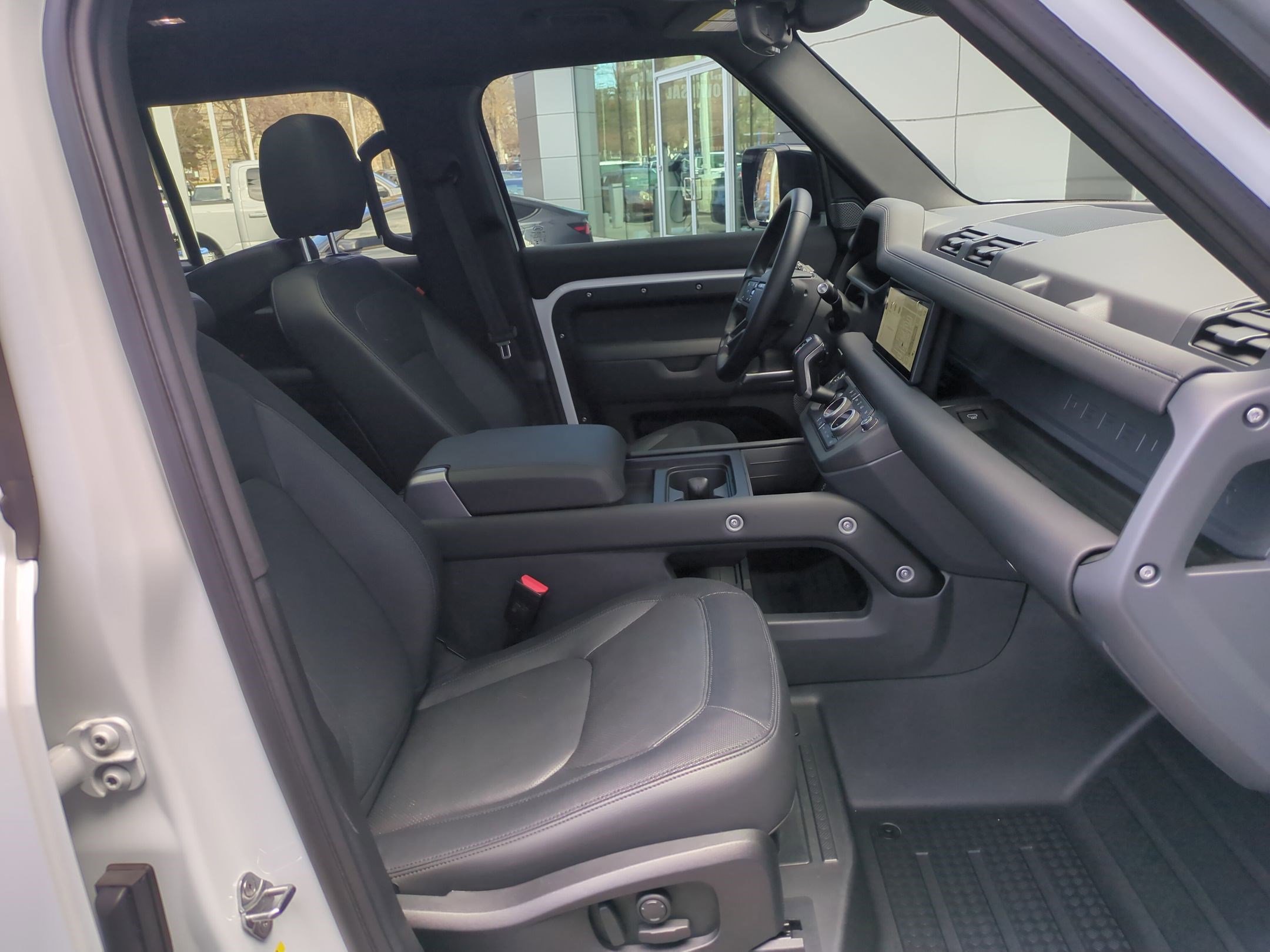 Used 2024 Land Rover Defender 110 X-Dynamic SE image 29