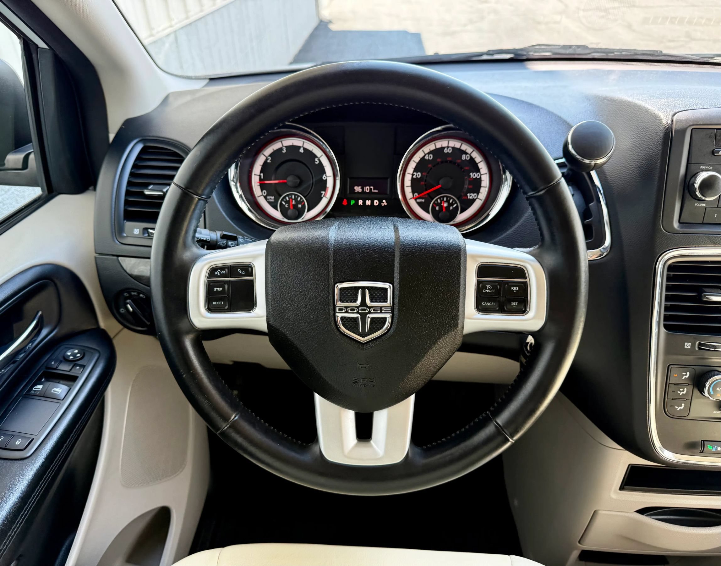 Used 2015 Dodge Grand Caravan SE w/ Quick Order Package 29E SE FWD image 17