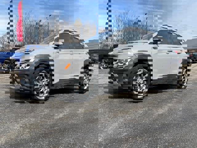 Used 2023 Hyundai Kona SEL w/ Convenience Package image 3