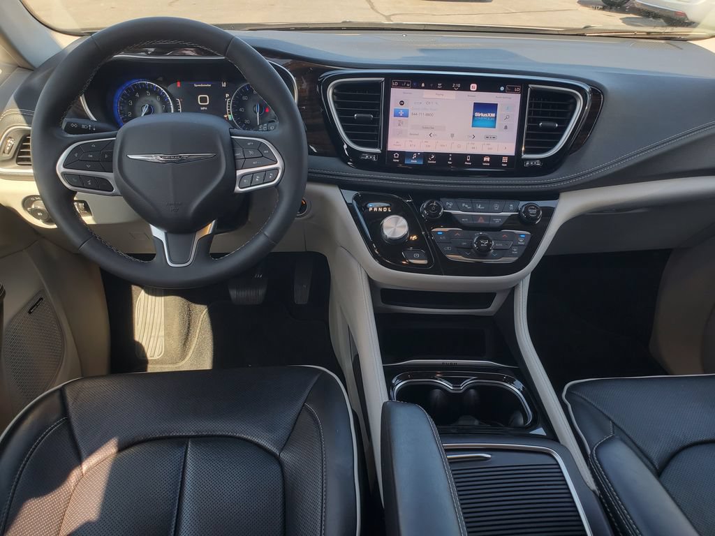 Used 2022 Chrysler Pacifica Limited AWD/4WD image 26