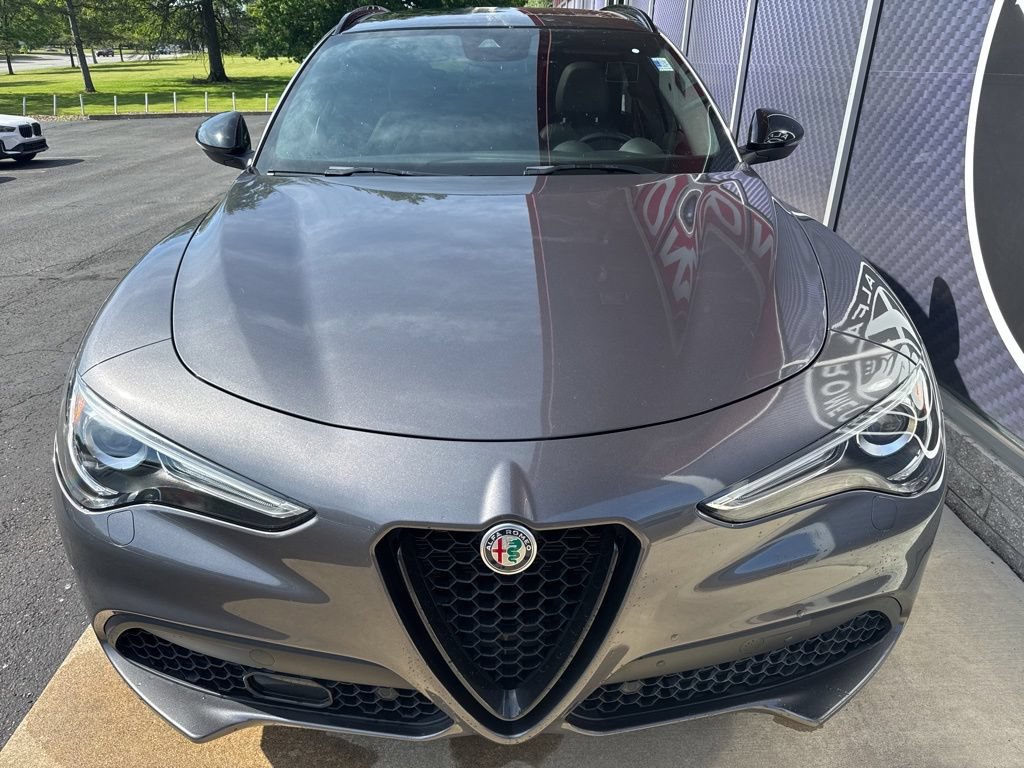 Used 2022 Alfa Romeo Stelvio Veloce AWD/4WD image 9