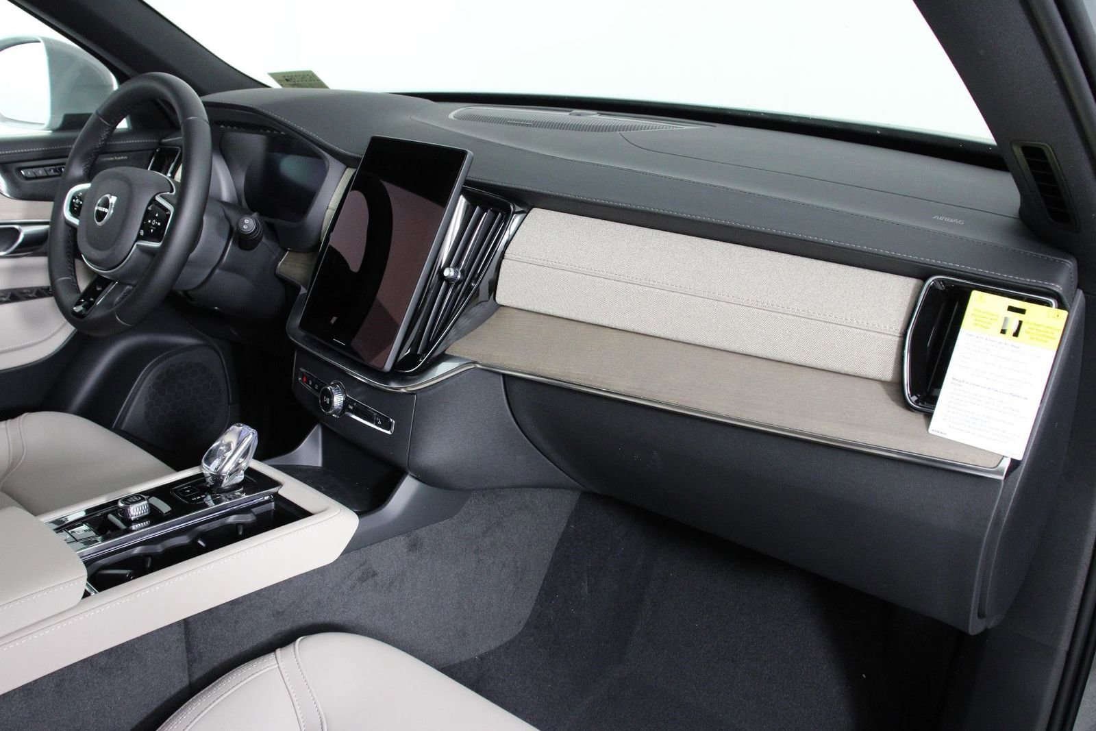 New 2026 Volvo XC90 T8 Plus image 9