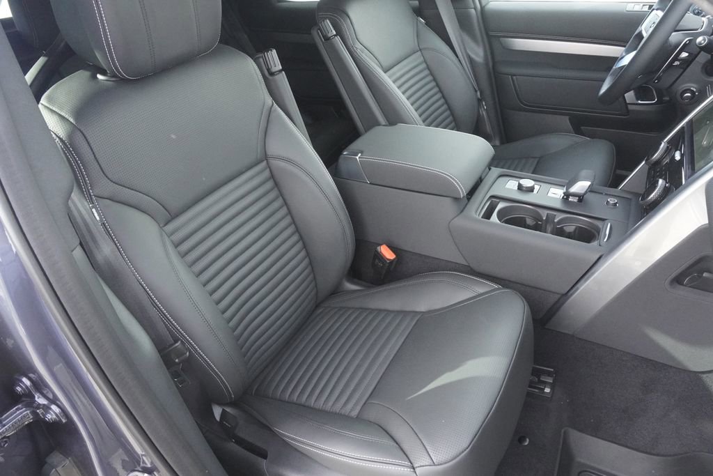 New 2026 Land Rover Discovery Limited Edition image 24
