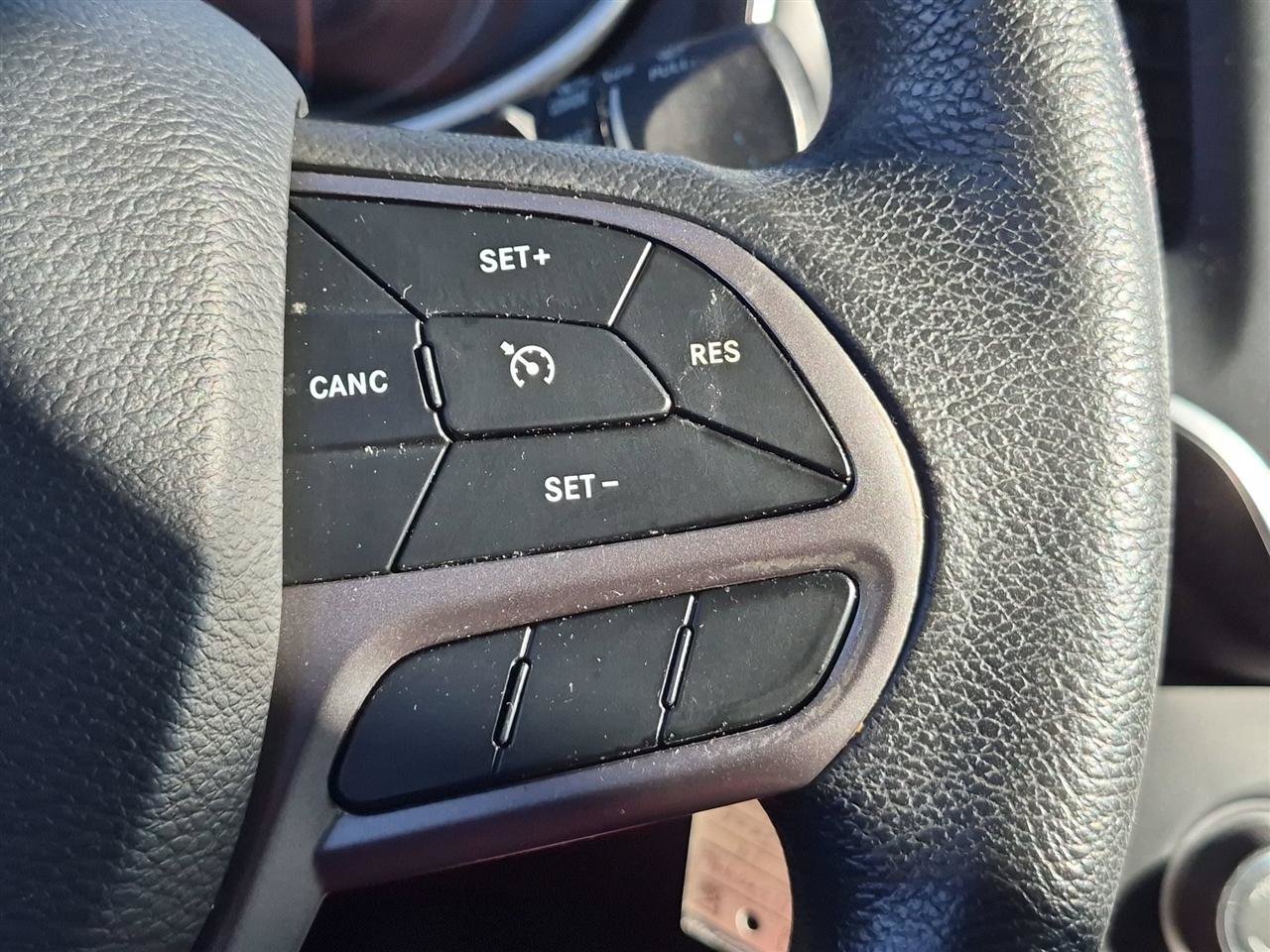 Used 2019 Jeep Cherokee Latitude w/ Popular Appearance Group FWD image 19