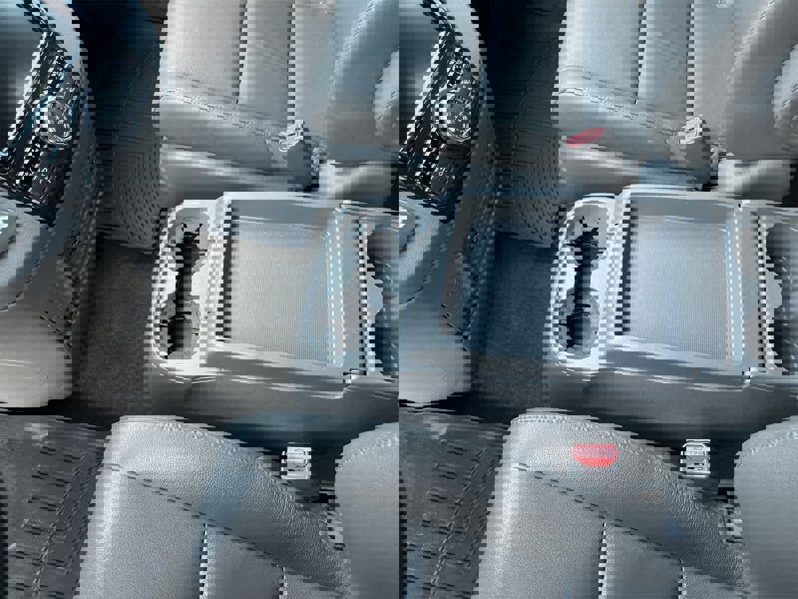 Used 2015 Honda Odyssey Touring Elite image 19