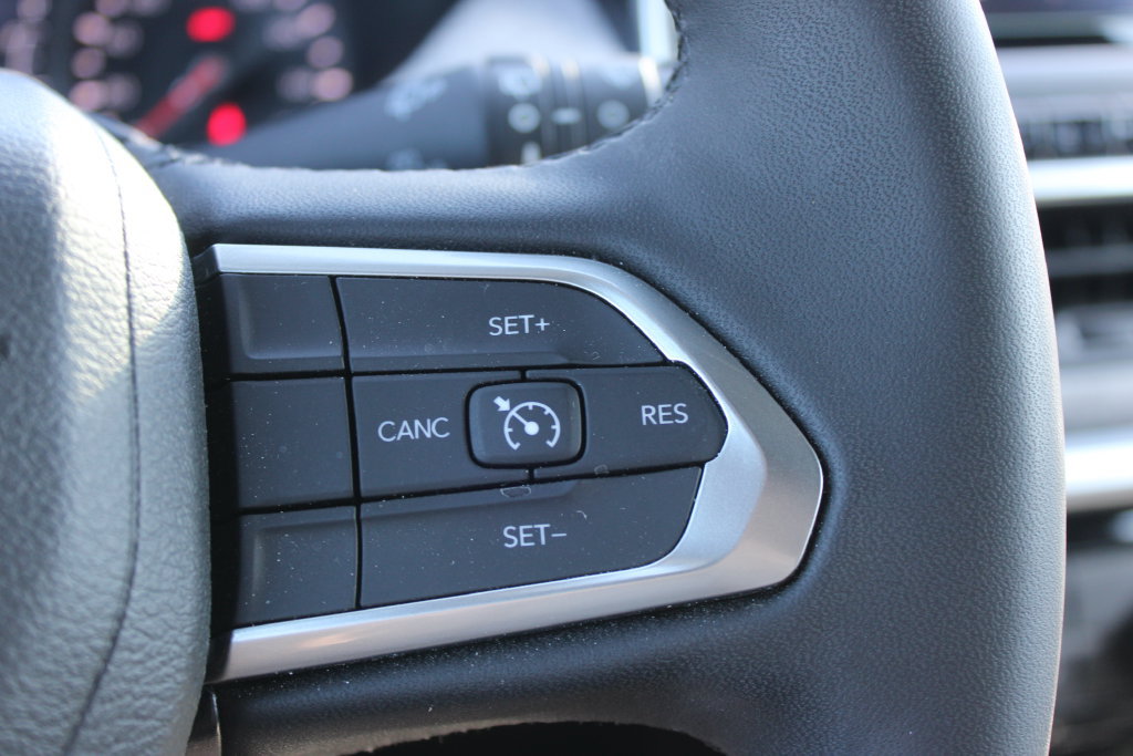 Used 2025 Jeep Compass Latitude AWD/4WD image 37