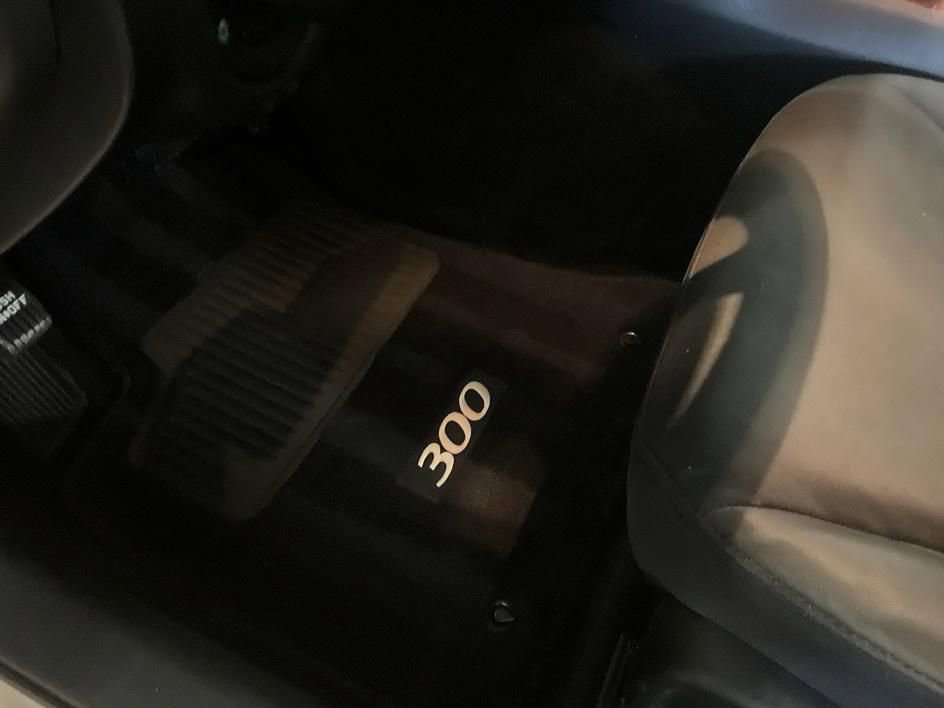 Used 2012 Chrysler 300 RWD image 17