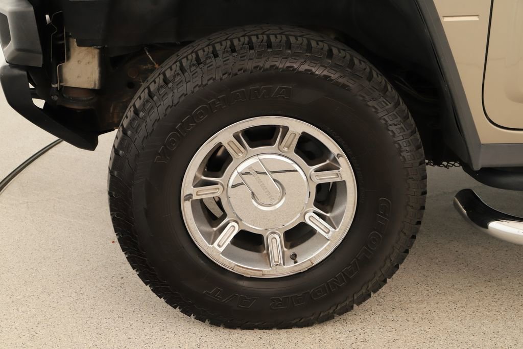 Used 2005 HUMMER H2 w/ Preferred Equipment Group image 36