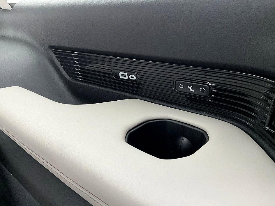 New 2026 Jeep Grand Wagoneer L Summit image 38