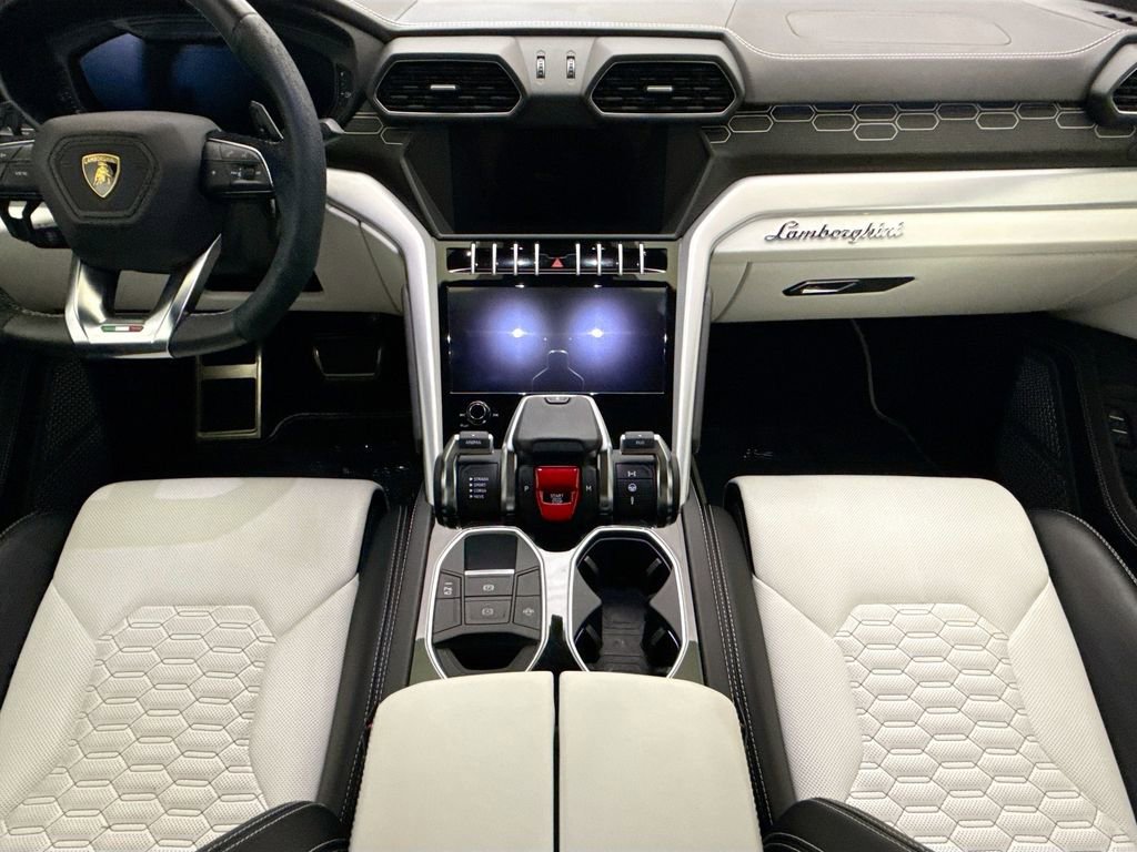 Used 2019 Lamborghini Urus AWD/4WD image 13