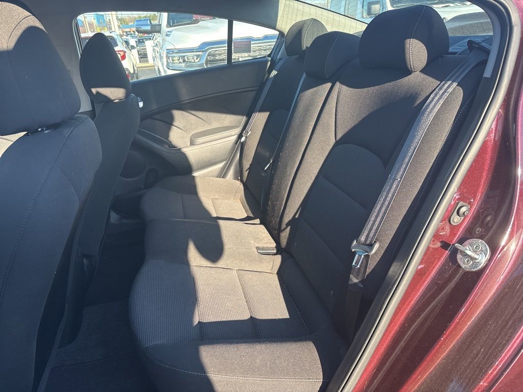 Used 2017 Kia Forte LX image 10