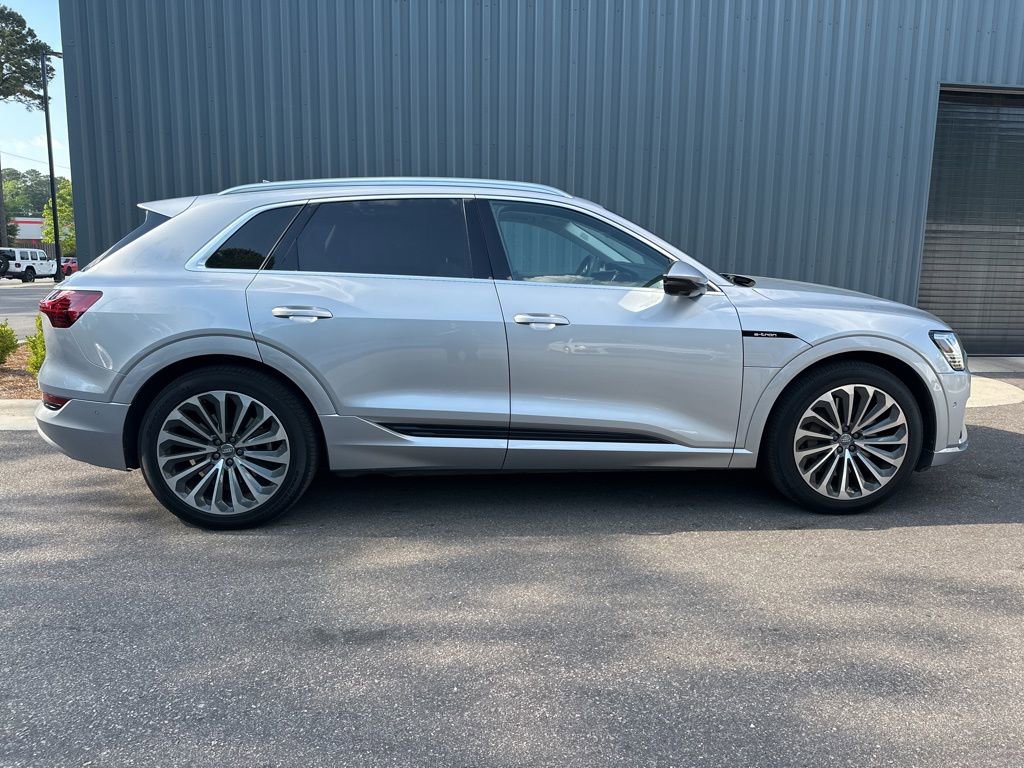 Used 2019 Audi e-tron Prestige w/ Prestige Package AWD/4WD image 4