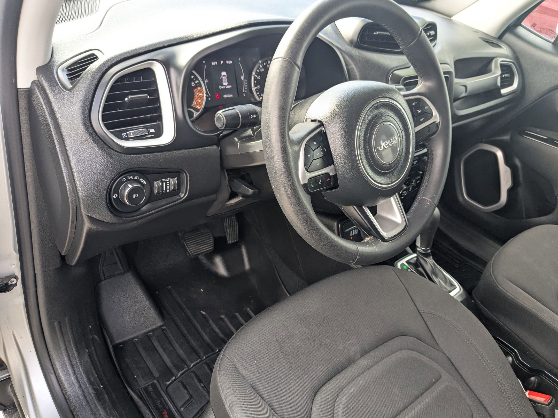 Used 2020 Jeep Renegade Latitude w/ Popular Equipment Group image 15