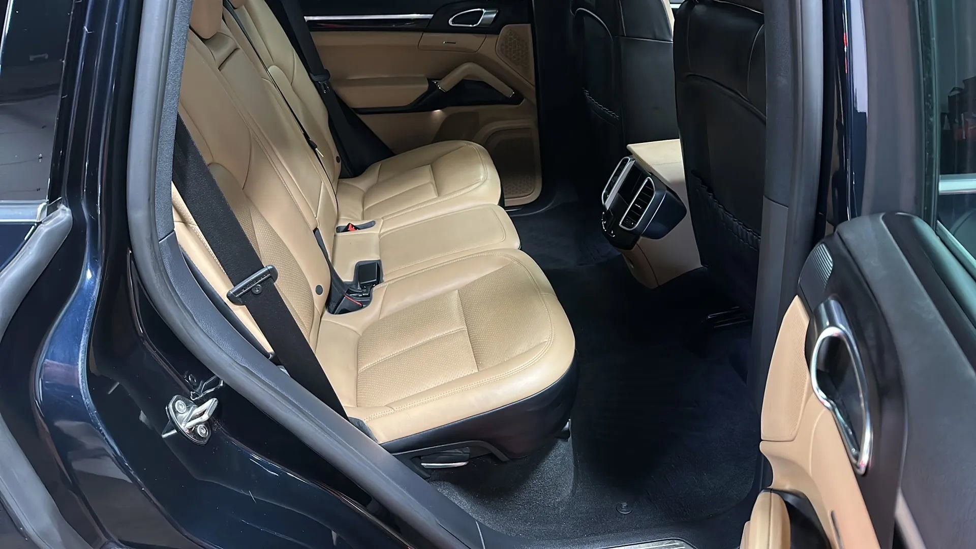 Used 2017 Porsche Cayenne S image 15