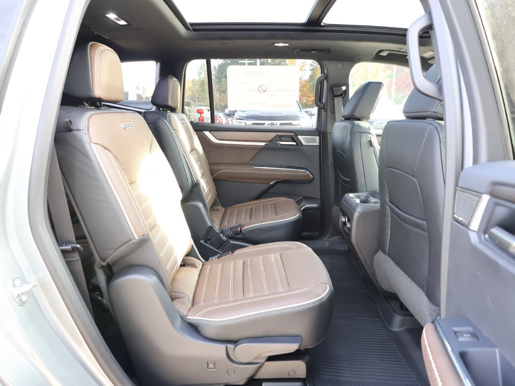 New 2027 GMC Acadia Denali Ultimate w/ LPO, Floor Liner Package AWD/4WD image 36